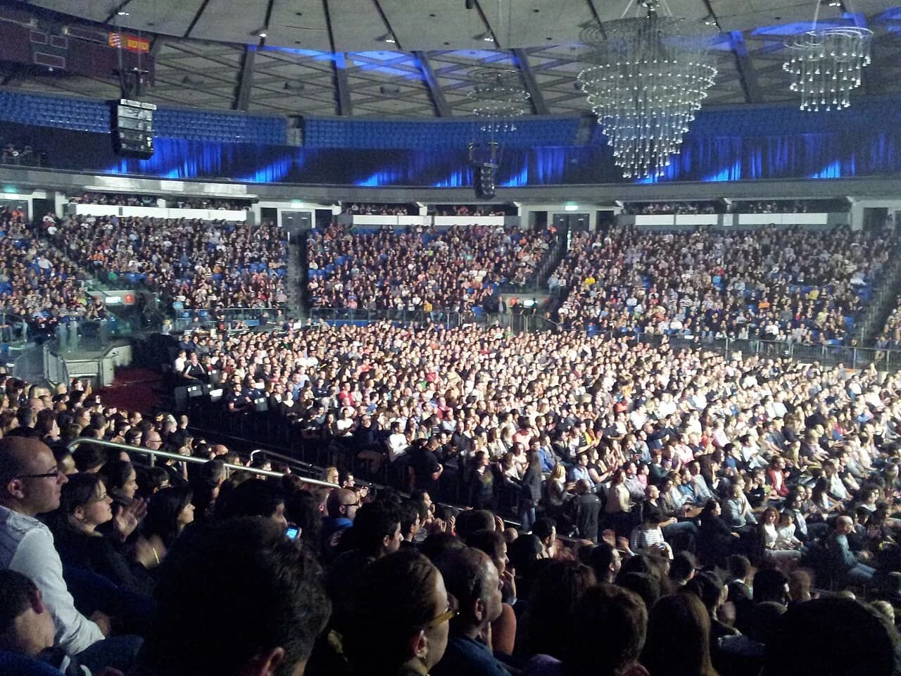 A full arena in Tel Aviv during a Mashina show, 2013