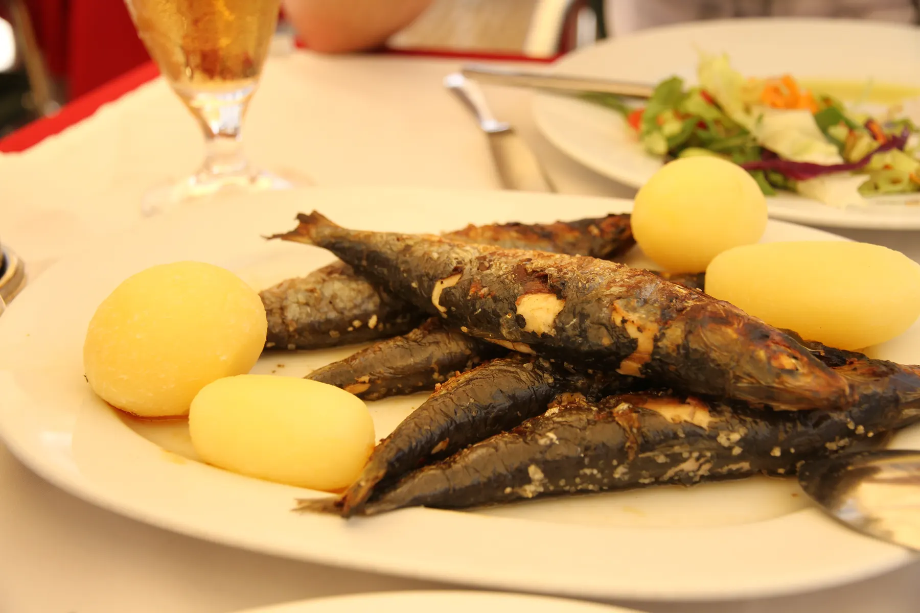 Grilled sardines with boiled potatoes