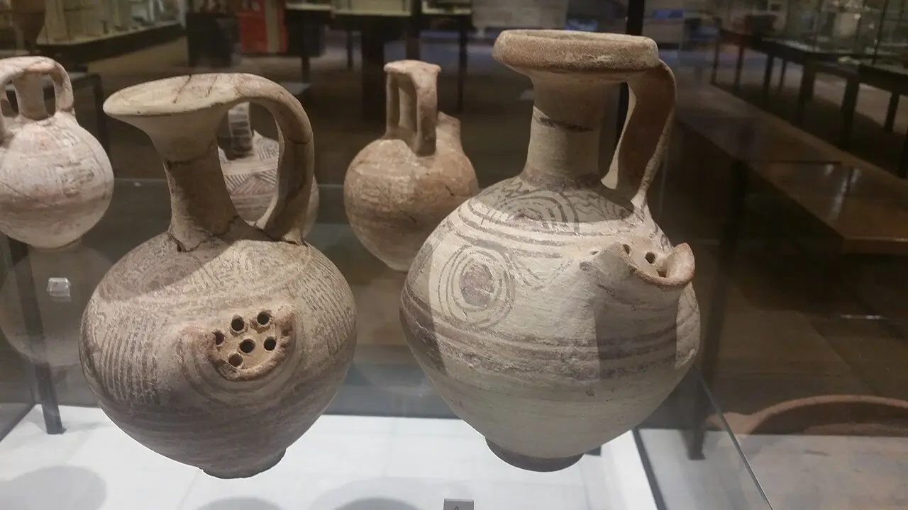 Philistine strainer-spouted jugs in a case at the Hecht Museum