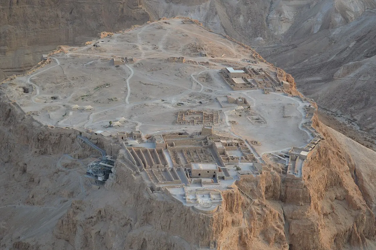 The plateau of Masada from the air, its storerooms and palaces laid out on top