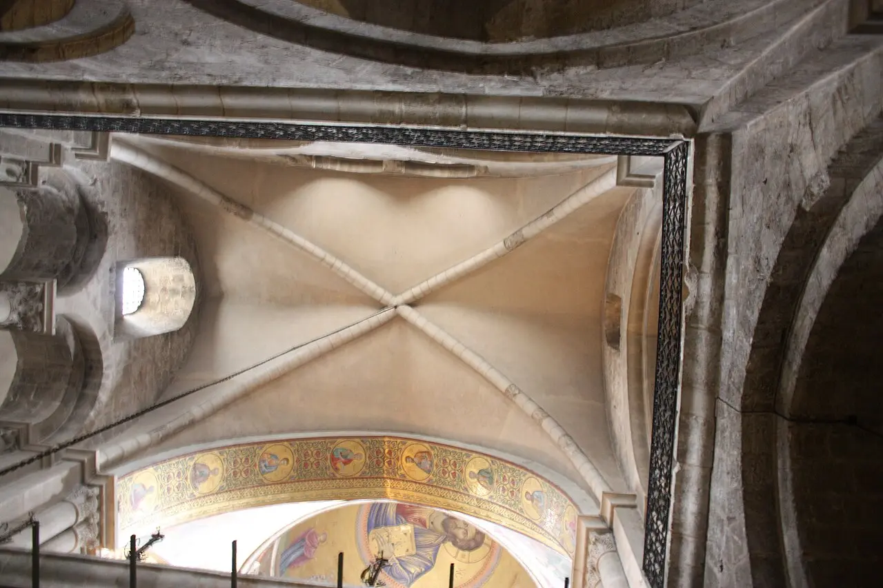 A cross-ribbed vault near the Catholicon inside the Church of the Holy Sepulchre