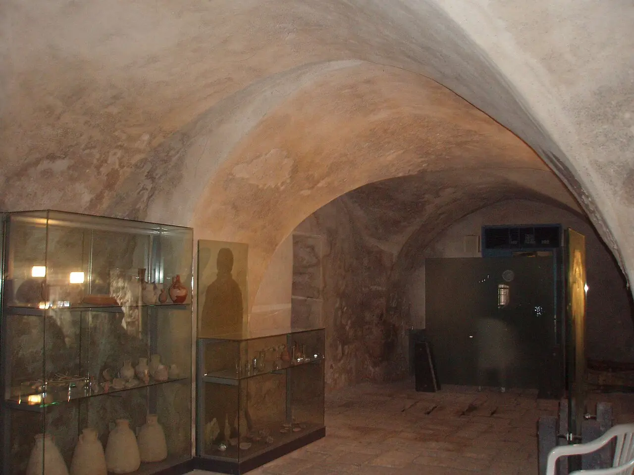 The vaulted room of the Ottoman bathhouse at Hamat Tiberias, with display cases along its walls