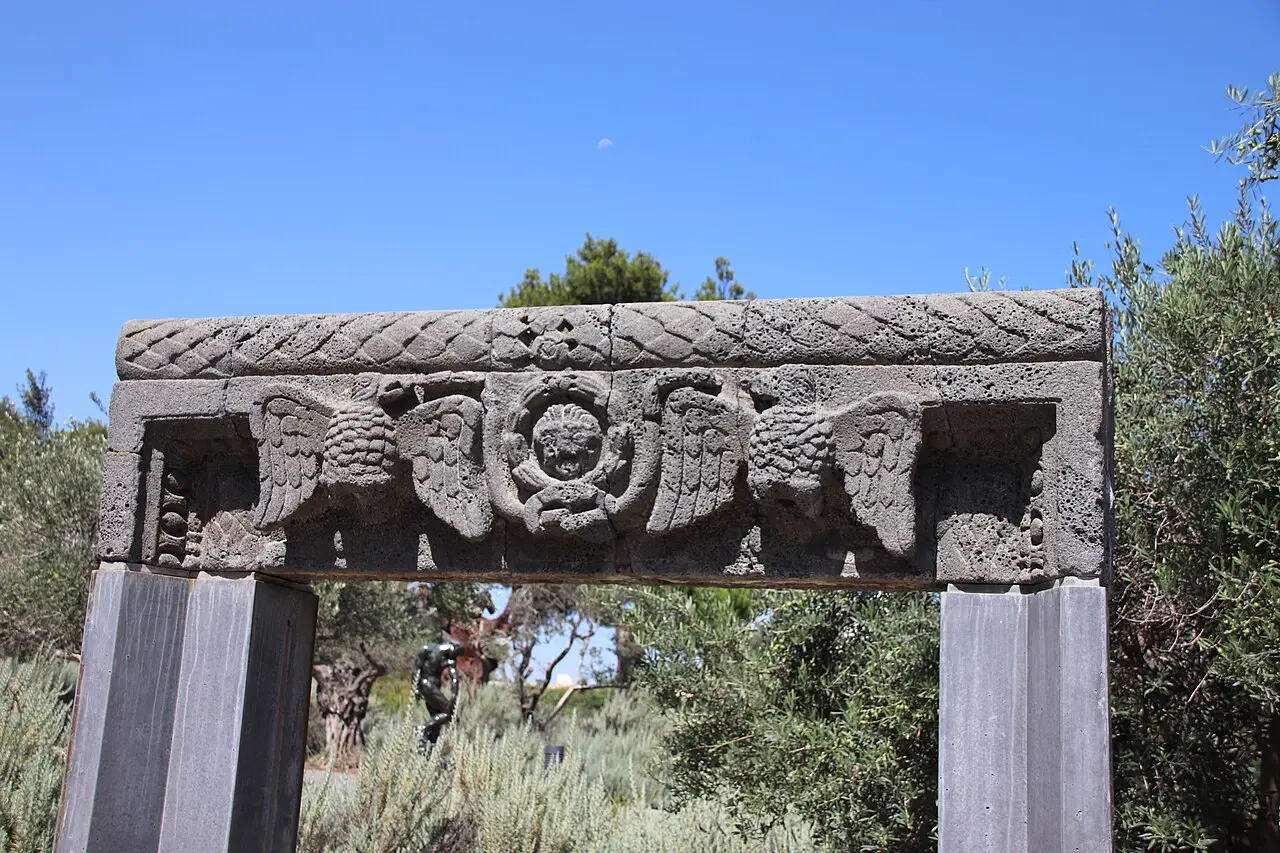 A carved basalt lintel from the Korazim synagogue, displayed at the Israel Museum