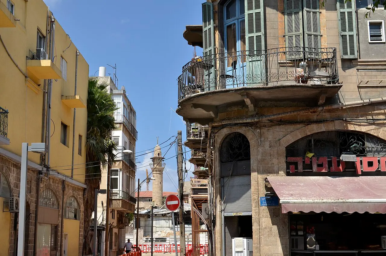An old corner building with wrought-iron balconies on a Florentin street